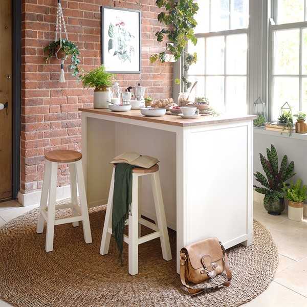 Breakfast Bar Island With Stools Pictures